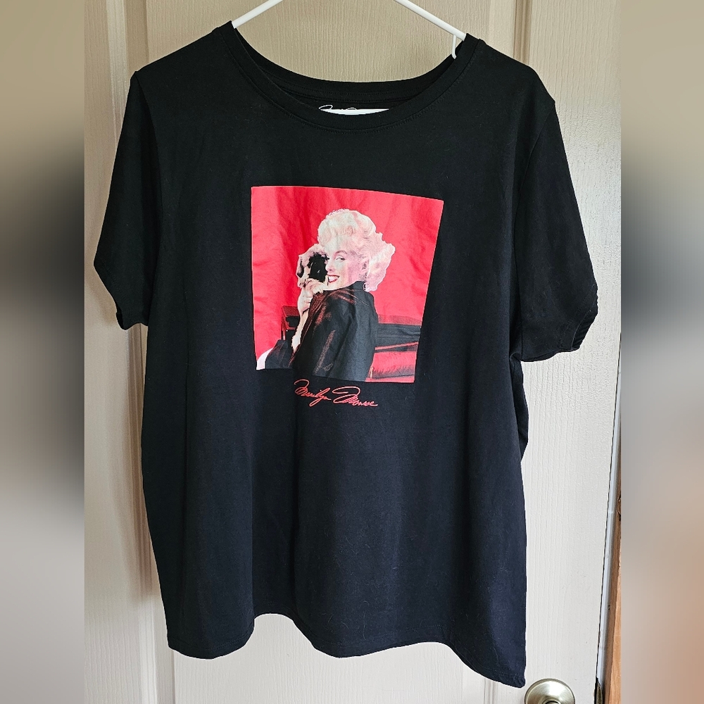 Marilyn Monroe XXL Black And Red Short Sleeve T Shirt